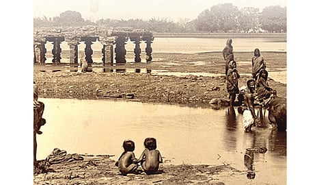 संध्यामठाचे दुर्मिळ छायाचित्र.