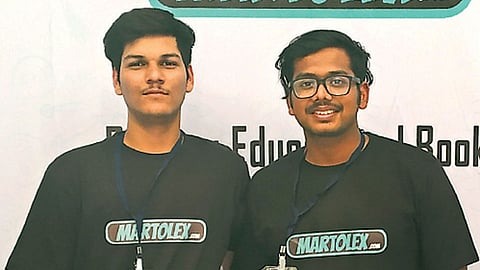 स्पर्श ठाकुर आणि आयुष जैन.