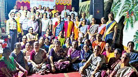 चिंचवड - भारत सत्संग मंडळाने गेल्या शनिवारी आयोजित केलेल्या कार्यक्रमात सहभागी झालेला मंडळाचा सत्संग परिवार.