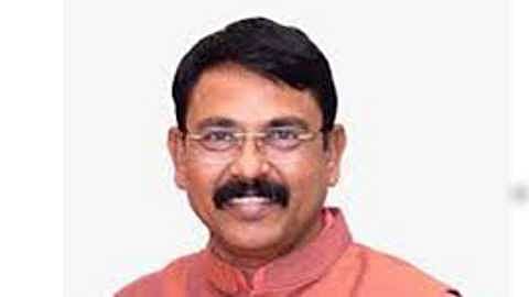 MP Sunil Mendhe said he had gone to the saloon for the washroom