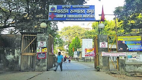 चौदा दिवस रुग्णालय शौचालयात मृतदेह पडून, शिवडीतील टीबी रुग्णालयाचा गलथानपणा