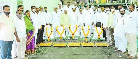 The Sahakar Maharshi factory has produced 2.25 lakh of sugar in a month.jpg