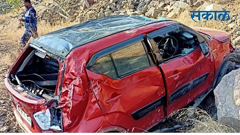 The car has crashed in a 60 to 70 feet deep valley in Mahuli Ghat.jpg