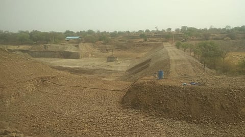 The right water bank has been set up for Saradwadikars. Seven and a half to eight liters of water will be stored after the rainy season