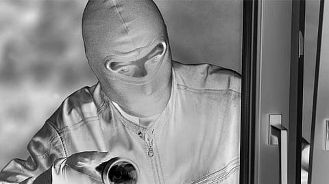 सिन्नर : मलढोणला दरोडा, बारा तोळे सोने पळविले