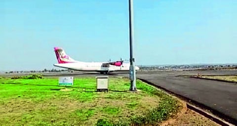 हैदराबादहून कोल्हापुरात आले विमान, 61 दिवसांनंतर सेवा सुरू