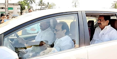 Bhaskar Jadhav Drives car for Ajit Pawar in chiplun