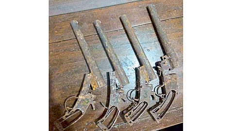 Four pistols were found on the side of the road vaghvde belgum news