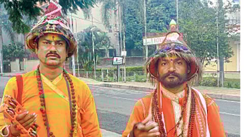 Vasudev folk artist in financial difficulties