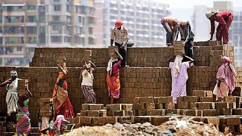 खुशखबर ! बांधकाम कामगारांच्या थेट खात्यात येणार 'इतके' पैसे