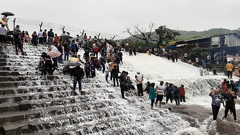 मोठी बातमी : मावळातील सर्व पर्यटनस्थळे खुली करण्याचे जिल्हाधिकाऱ्यांचे आदेश