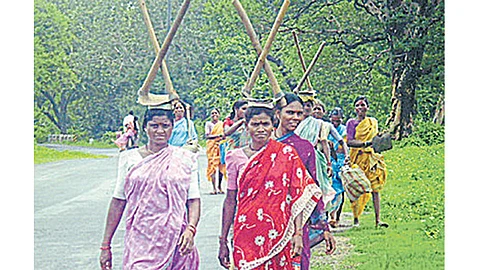 श्रमांमध्ये महिलांचा वाटा मोठा असूनही संपत्तीत मात्र तो पुरेसा नाही.