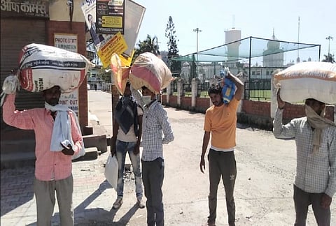 स्थलांतरीत कामगारांचे मुंबईत परतण्यासाठी मालकांना साकडे; वाचा बातमी