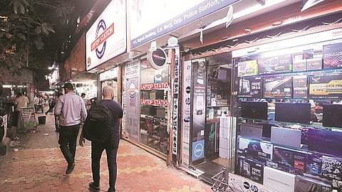 चीनी बहिष्काराची लॅमिंग्टन रोडला धास्ती, इलेक्ट्रॉनिक वस्तूंच्या किंमती महागणार...