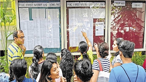 अकरावी प्रवेशासाठी विद्यार्थांमध्ये चुरस; नामांकित महाविद्यालयात प्रवेश मिळणे कठीण...