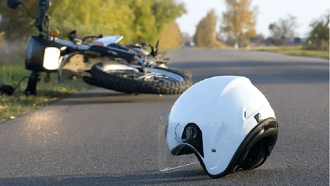 accident of two wheeler and wild bull in wardha district