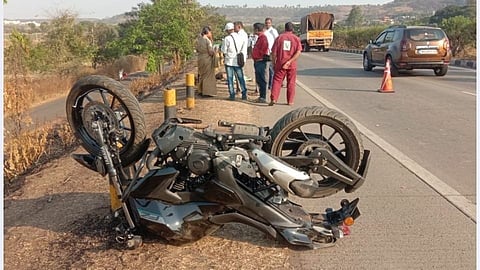 accident in pune near pune benglor haighway one died one injured in nipani belgam