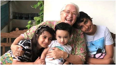 actress nafisa ali birthday special love story with husband ravinder singh sodhi