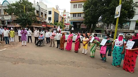 पिंपरी : 'या' मागण्यांसाठी कष्टकरी कामगारांनी केलं आंदोलन