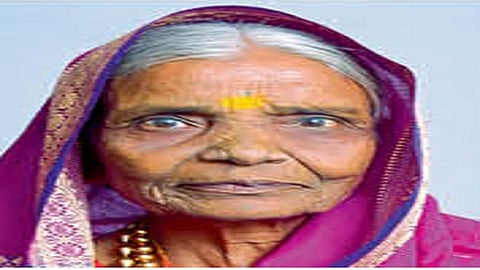 grampanyat election win by a 73 year old lady in gandhinagar kolhapur