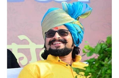 अन् खासदार अमोल कोल्हे राहिले चक्क रांगेत उभे, कारण...