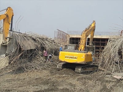 The slab of the Samrudhi Highway bridge collapsed Amravati news