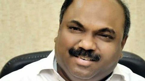 अनिल परबांना नेटकरी विचारतायत, "श्रीमंतासाठी वेगळा आणि गोरगरीबांसाठी वेगळा न्याय का ?"