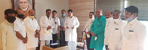 हॉटेल व्यावसायिकांचे अशोक चव्हाण यांना निवेदन