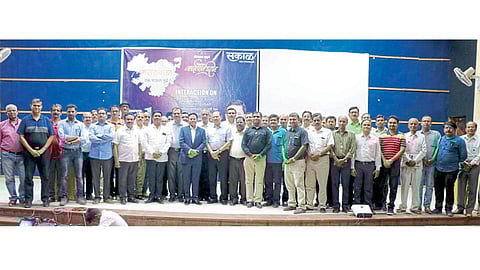 औरंगाबाद - भानुदासराव चव्हाण सभागृहात शनिवारी ब्लू स्टार इंडियाचे व्यवस्थापकीय संचालक बी. थियागराजन यांचे व्याख्यान झाले. याप्रसंगी उपस्थित उद्योजक, व्यापारी, व्यावसायिक क्षेत्रातील मान्यवर.