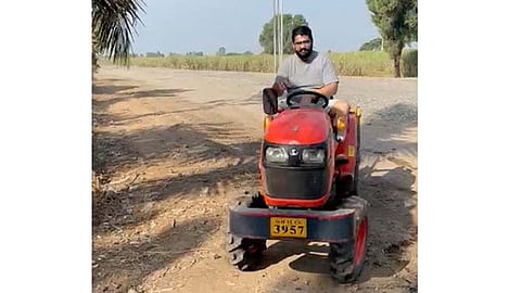 आमदारांचा अनोखा अंदाज! कार्यकर्त्यांच्या गराड्यातून शिवेंद्रसिंहराजे पोहचले थेट शेतात!