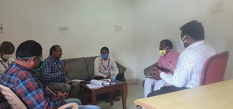 आमदार बालाजी कल्याणकर यांनी तहसील कार्यालय येथे बैठक घेतली.