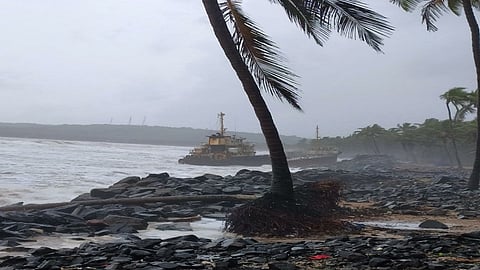 rain flowing after ratnagiri mirya pandhramad shore is in danger