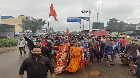 area of Chhatrapati Shivaji Maharaj Chowk at the entrance of Piranwadi village Women and youth marches in protest belguam
