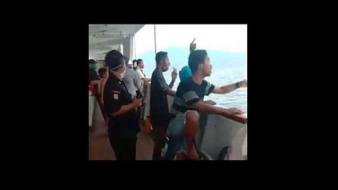 passangers jump in sea when know some corona patient on ferry video viral
