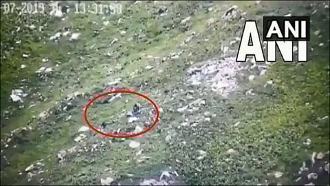 pakistani terrorist seen infiltrating loc near kupwara see video