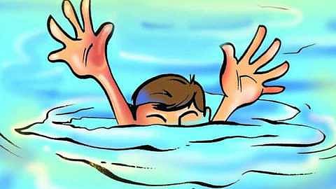 Akola Marathi News A 10-year-old boy who went to the field to fly a kite drowned in the field