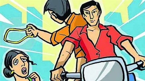 two chain snatcher's were chased and caught by the citizens