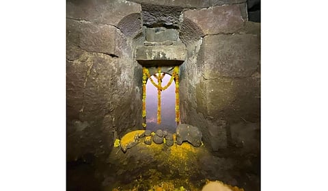 छत्रपती शिवाजी महाराजांची राजधानी असणाऱ्या राजगडावर सापडला चोर दरवाजा