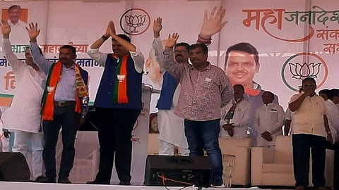 विरोधकांचे "आधे इधर, आधे उधर'