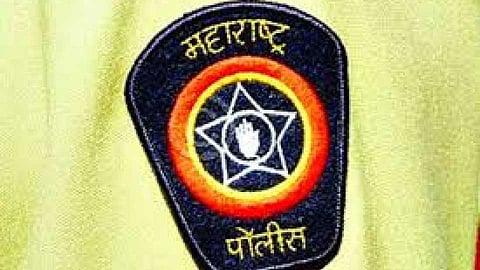 तुमचा रिपोर्ट पॉझिटीव्ह आलाय, कपडे आणि इतर साहित्य बांधून ठेवा, ऍम्ब्युलन्स तुम्हाला न्यायला येतेय