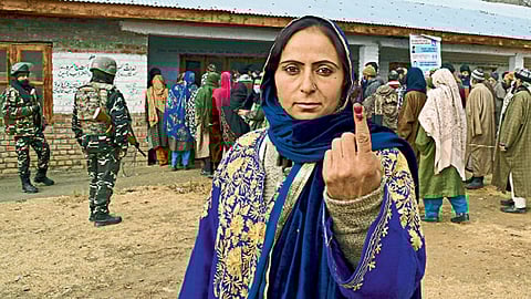 काश्मिरात मतदानावर थंडीचा परिणाम