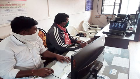 सातारा जिल्ह्यात 'या' गावातील दारूबंदीचे काय झाले? महिला आक्रमक