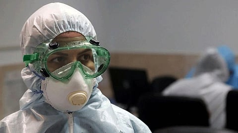 Female doctor Corona becomes suspicious patient in ratnagiri kokan marthi news