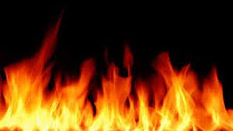 पहाटे लागलेली आग सकाळी विझली; साखर कारखान्यांचे बंब आले धावून