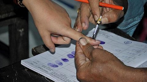 Gram panchayat Elections : 14 हजारांपेक्षा जास्त ग्राम पंचायतींसाठी आज मतदान, गावपातळीवर रंगणार लोकशाहीचा सोहळा