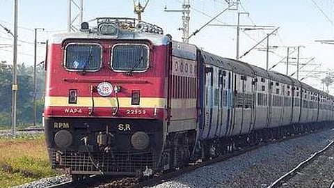 रेल्वे सणासुदीसाठी १९६ गाड्या सोडणार