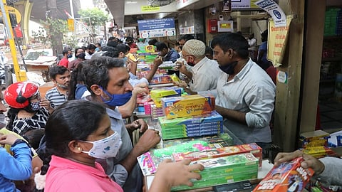 यंदाच्या दिवाळी फटाक्यांना नियमांचे ग्रहण, फटाक्यांचा बार फुसका