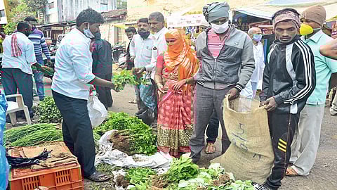 Fruits And Vegetables Are Cheaper Due To Import Kolhapur Marathi News