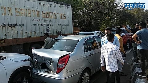 accident of five vehicles in ashiyayi road but no any injury in accident near sangli