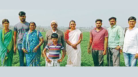 Success Story:10 वर्षे सातत्य ठेवत पिकवला पुदिना;आज कमावत आहेत लाखों रुपये